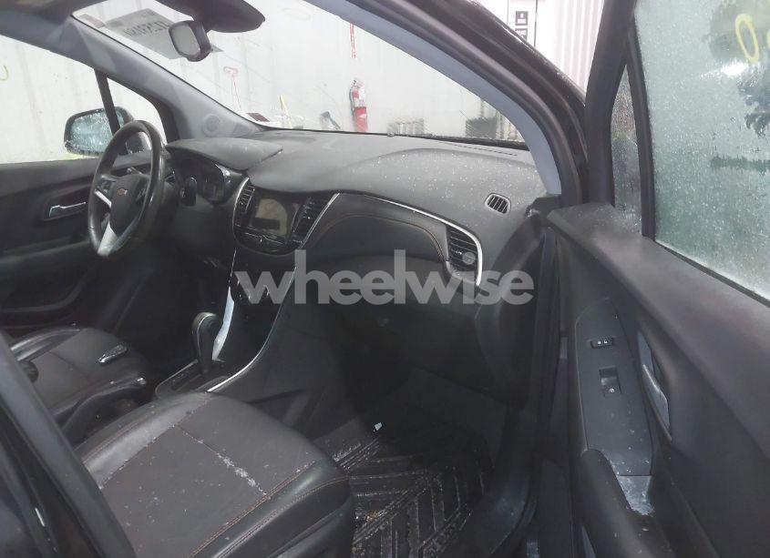 Photo 5 of 2018 Chevrolet Trax LT (VIN 3GNCJPSB7JL328805)