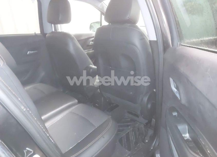 Photo 8 of 2018 Chevrolet Trax LT (VIN 3GNCJPSB7JL328805)