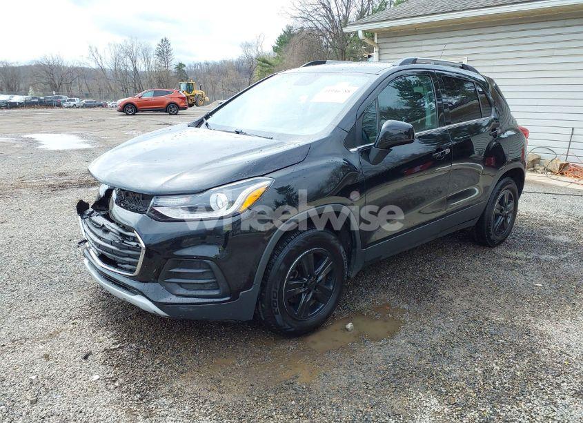 Photo 2 of 2018 Chevrolet Trax LT (VIN 3GNCJPSB7JL332871)