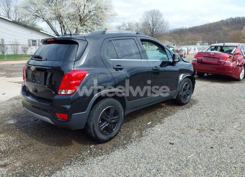 Photo 4 of 2018 Chevrolet Trax LT (VIN 3GNCJPSB7JL332871)