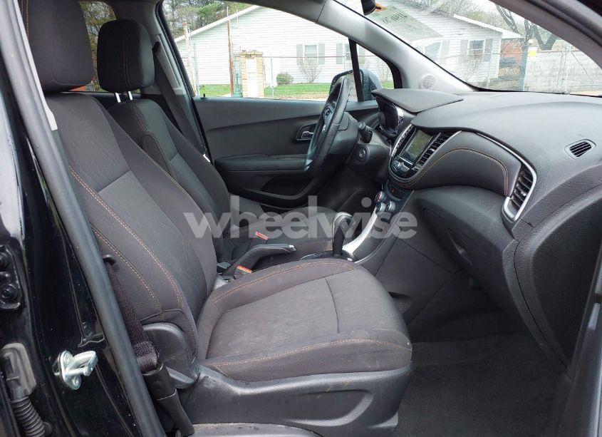 Photo 5 of 2018 Chevrolet Trax LT (VIN 3GNCJPSB7JL332871)