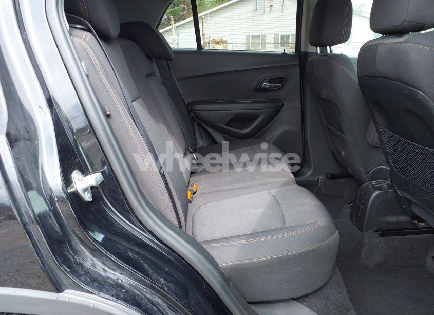 Photo 8 of 2018 Chevrolet Trax LT (VIN 3GNCJPSB7JL332871)