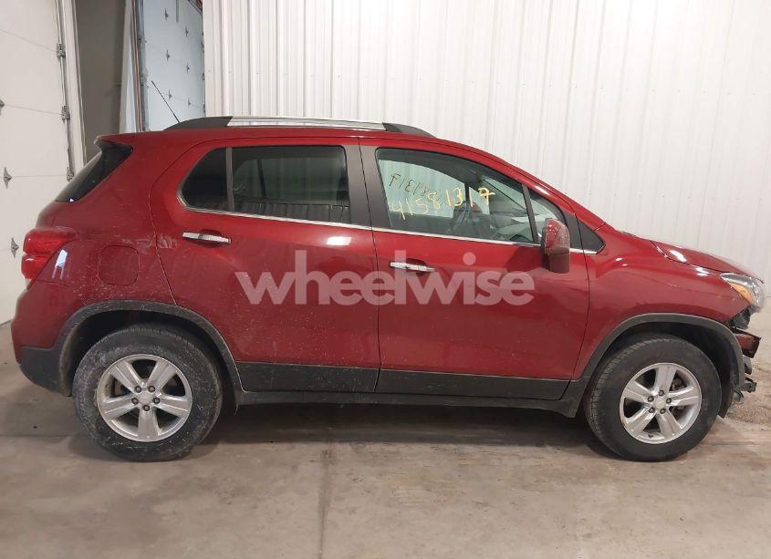 Photo 14 of 2019 Chevrolet Trax LT (VIN 3GNCJPSB7KL241665)