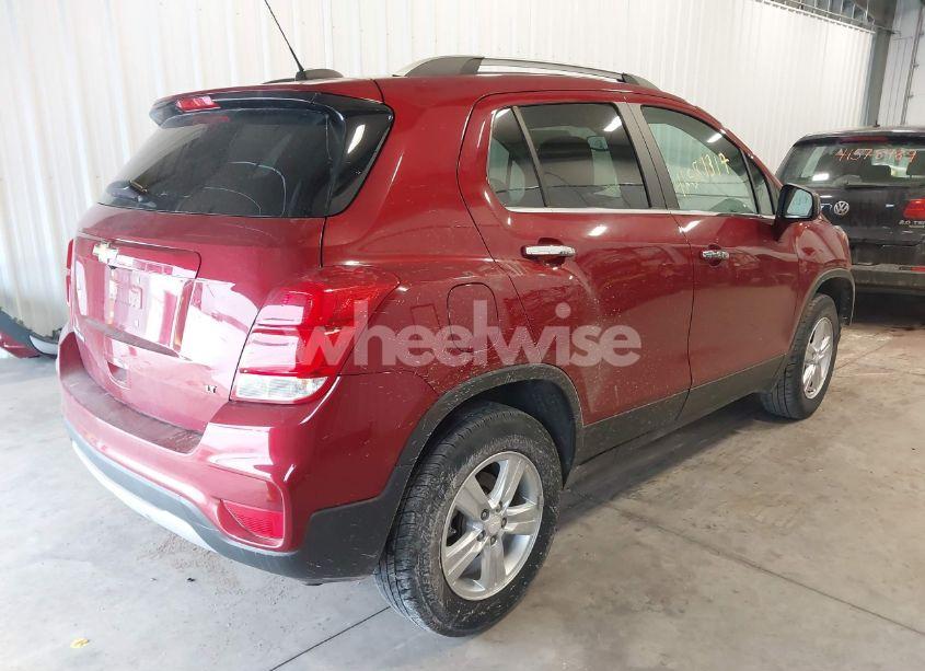 Photo 4 of 2019 Chevrolet Trax LT (VIN 3GNCJPSB7KL241665)
