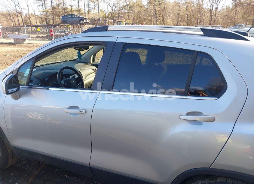 Photo 15 of 2019 Chevrolet Trax LT (VIN 3GNCJPSB7KL257526)