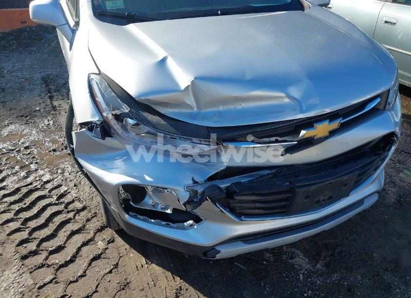 Photo 6 of 2019 Chevrolet Trax LT (VIN 3GNCJPSB7KL257526)