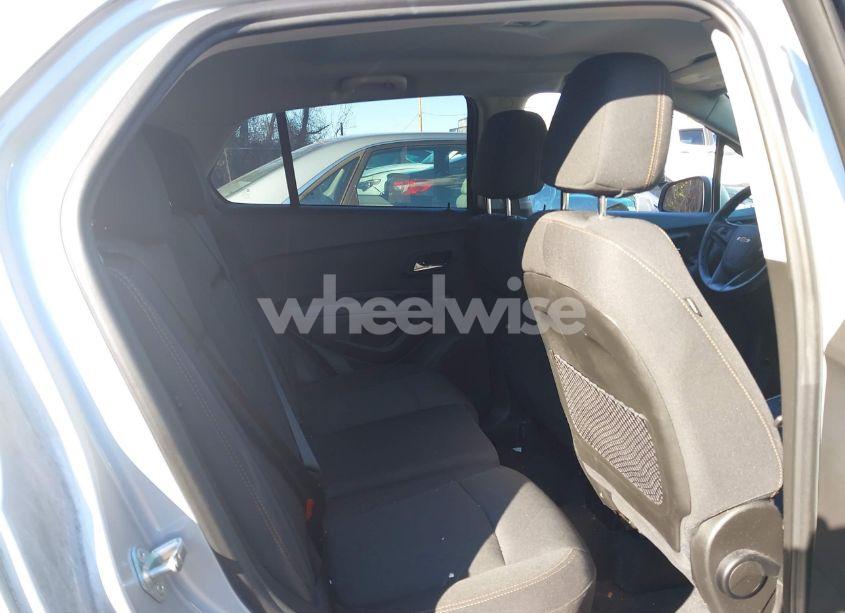 Photo 8 of 2019 Chevrolet Trax LT (VIN 3GNCJPSB7KL257526)