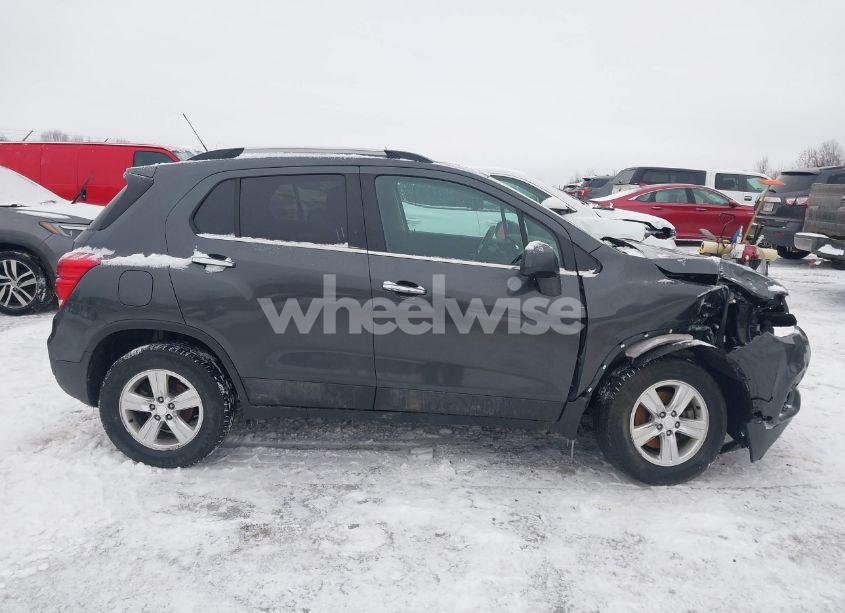 Photo 14 of 2019 Chevrolet Trax LT (VIN 3GNCJPSB7KL281227)