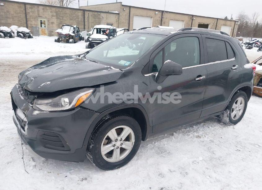 Photo 2 of 2019 Chevrolet Trax LT (VIN 3GNCJPSB7KL281227)