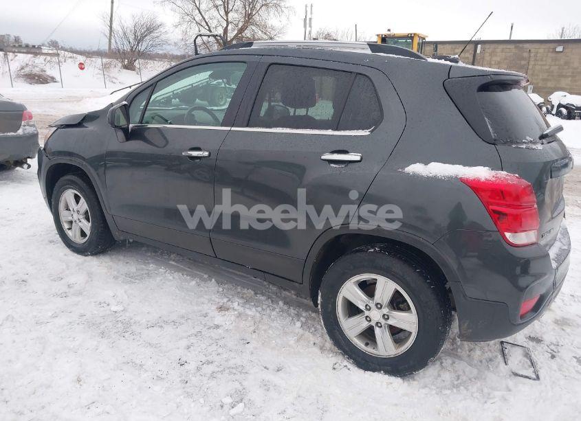 Photo 3 of 2019 Chevrolet Trax LT (VIN 3GNCJPSB7KL281227)