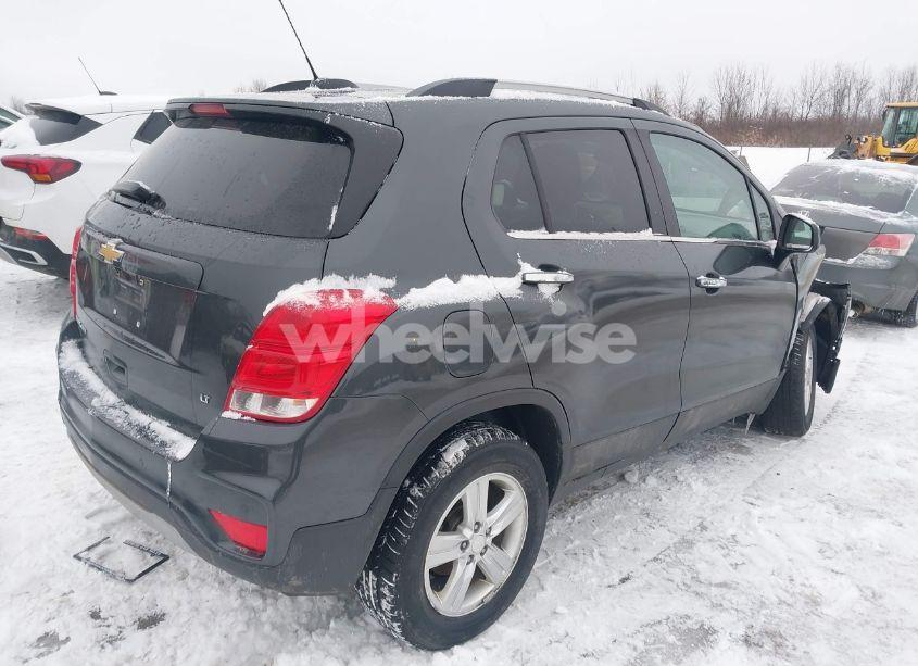 Photo 4 of 2019 Chevrolet Trax LT (VIN 3GNCJPSB7KL281227)