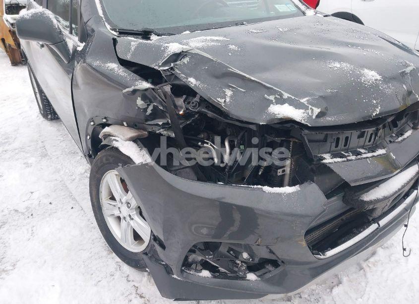 Photo 6 of 2019 Chevrolet Trax LT (VIN 3GNCJPSB7KL281227)