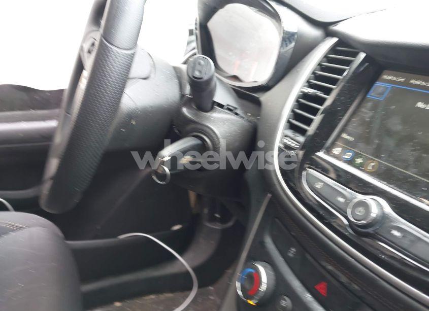 Photo 11 of 2019 Chevrolet Trax LT (VIN 3GNCJPSB7KL307521)