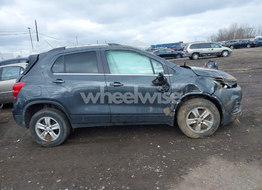 Photo 13 of 2019 Chevrolet Trax LT (VIN 3GNCJPSB7KL307521)