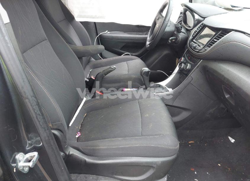 Photo 5 of 2019 Chevrolet Trax LT (VIN 3GNCJPSB7KL307521)