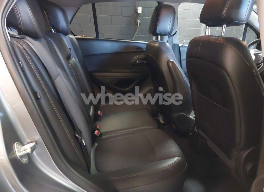 Photo 8 of 2020 Chevrolet Trax AWD LT (VIN 3GNCJPSB7LL189181)