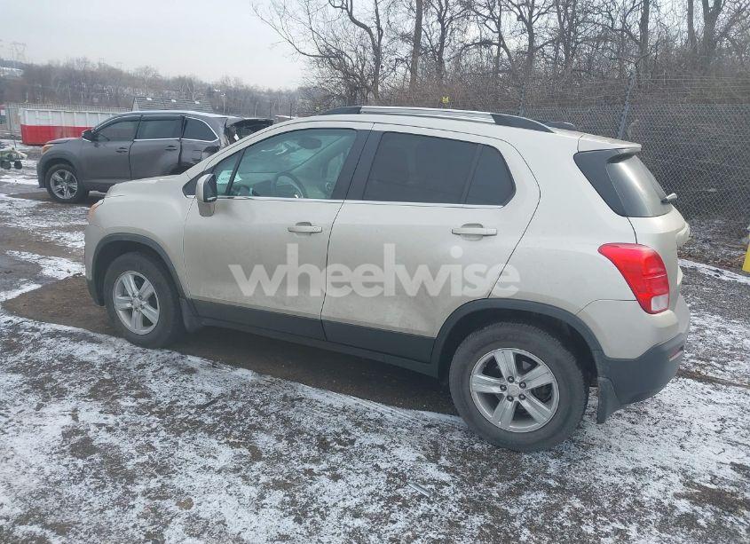 Photo 3 of 2016 Chevrolet Trax LT (VIN 3GNCJPSB8GL247871)