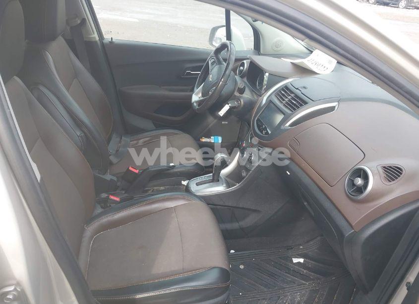 Photo 5 of 2016 Chevrolet Trax LT (VIN 3GNCJPSB8GL247871)