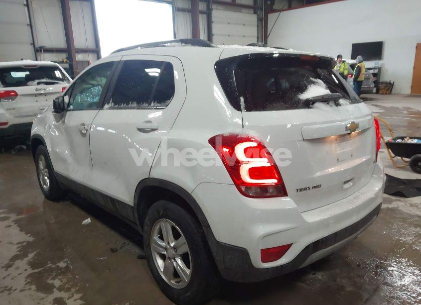 Photo 3 of 2017 Chevrolet Trax LT (VIN 3GNCJPSB8HL147643)