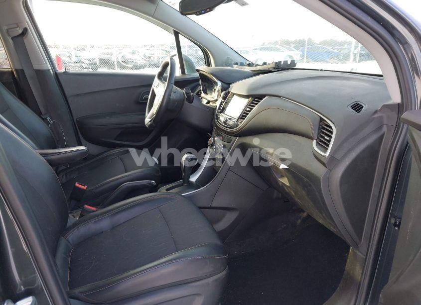 Photo 5 of 2017 Chevrolet Trax LT (VIN 3GNCJPSB8HL274179)