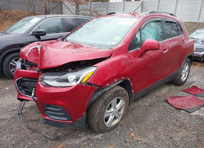 Photo 2 of 2019 Chevrolet Trax LT (VIN 3GNCJPSB8KL198549)