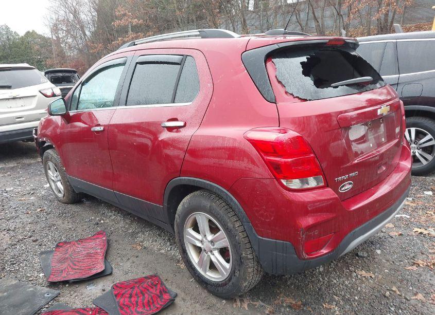 Photo 3 of 2019 Chevrolet Trax LT (VIN 3GNCJPSB8KL198549)