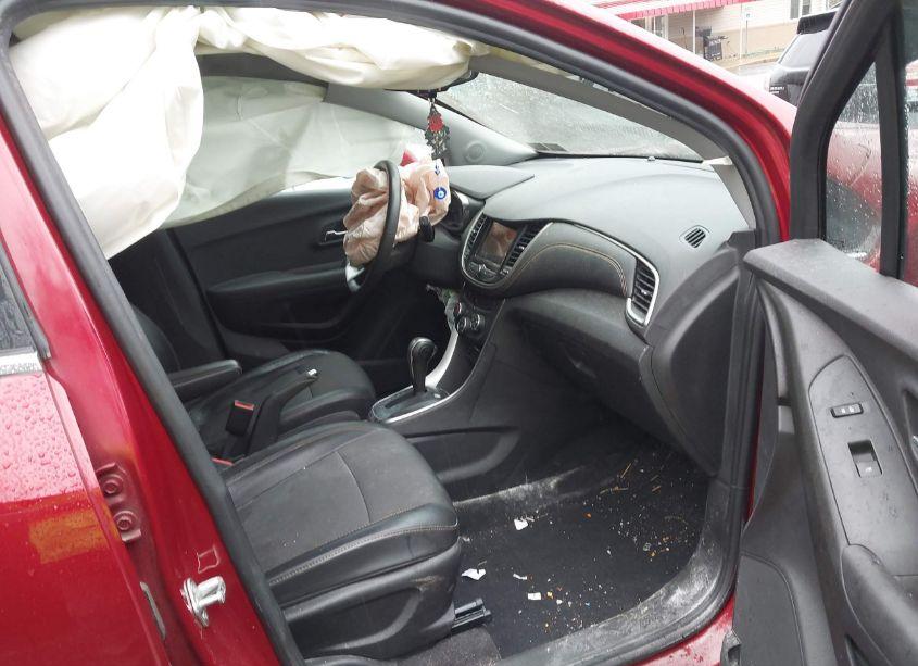 Photo 5 of 2019 Chevrolet Trax LT (VIN 3GNCJPSB8KL198549)