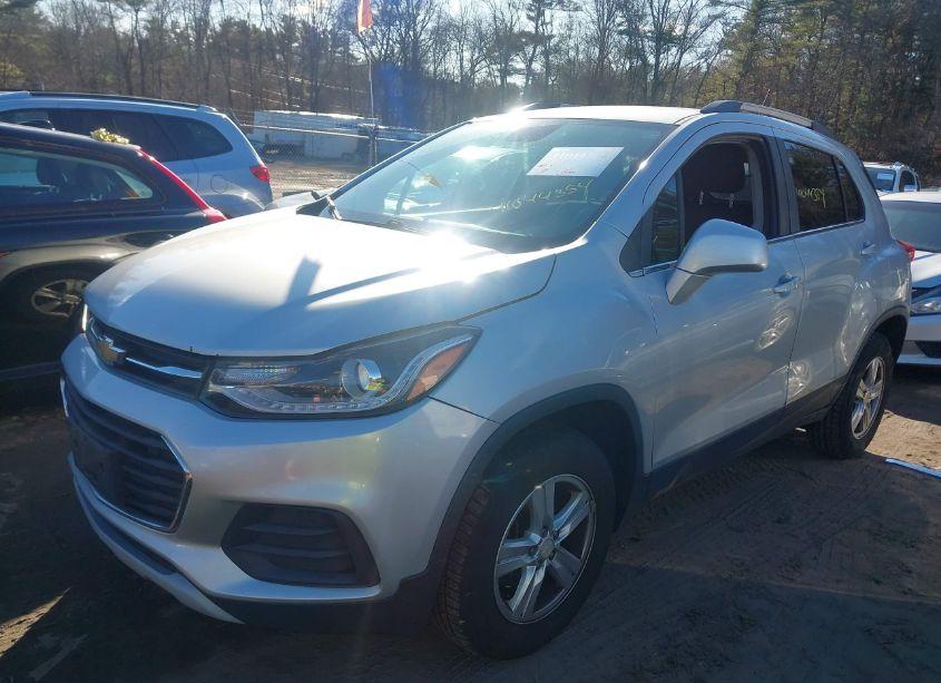 Photo 2 of 2017 Chevrolet Trax LT (VIN 3GNCJPSB9HL132858)