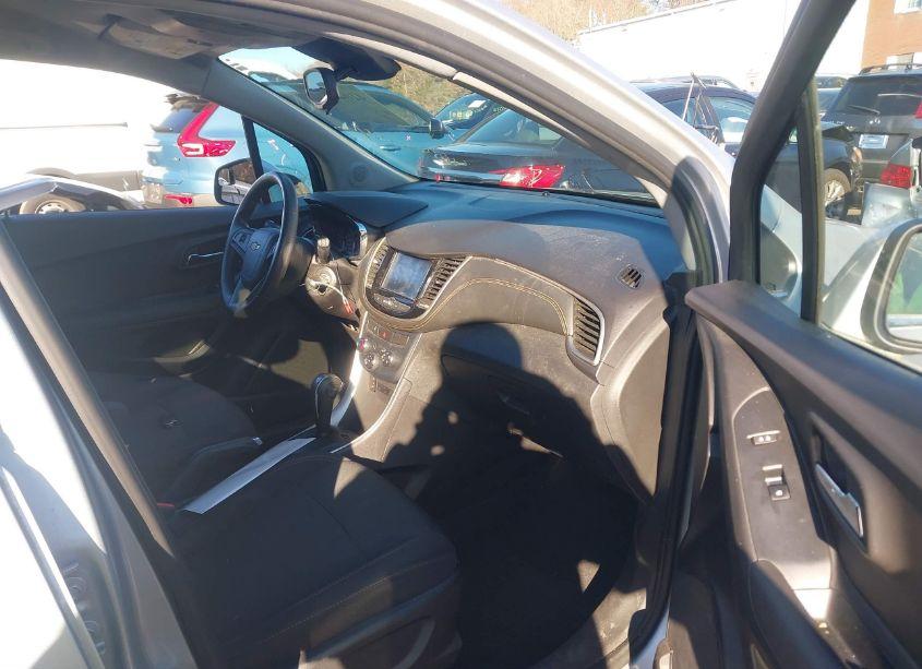 Photo 5 of 2017 Chevrolet Trax LT (VIN 3GNCJPSB9HL132858)