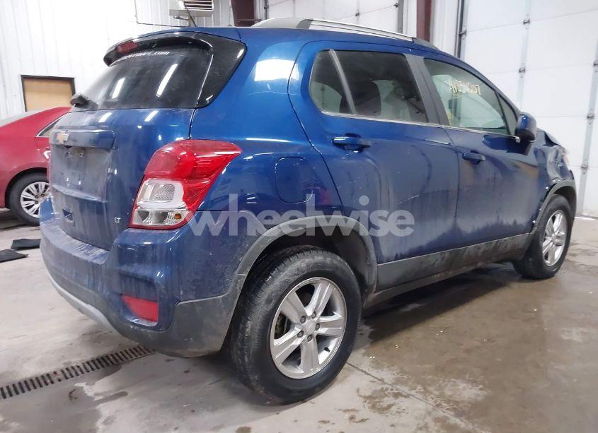 Photo 4 of 2017 Chevrolet Trax LT (VIN 3GNCJPSB9HL157386)