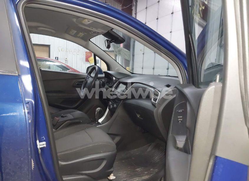 Photo 5 of 2017 Chevrolet Trax LT (VIN 3GNCJPSB9HL157386)