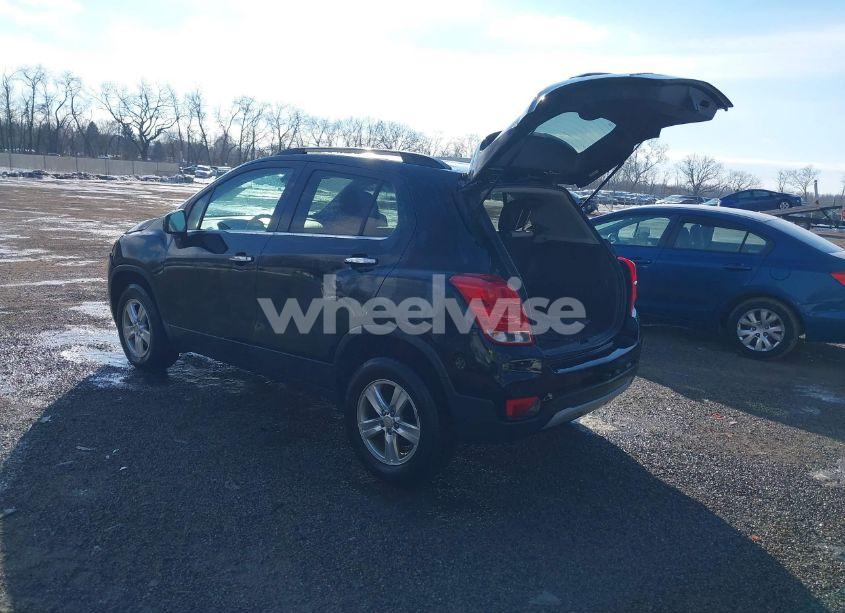 Photo 3 of 2017 Chevrolet Trax LT (VIN 3GNCJPSB9HL238016)