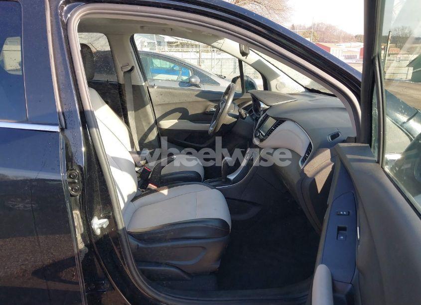 Photo 5 of 2017 Chevrolet Trax LT (VIN 3GNCJPSB9HL238016)