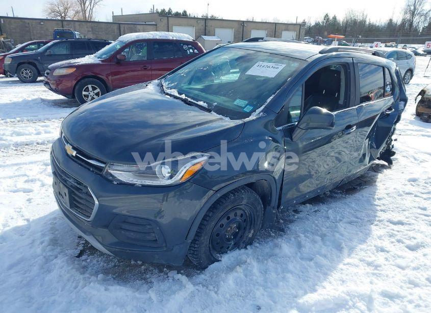 Photo 2 of 2017 Chevrolet Trax LT (VIN 3GNCJPSB9HL278340)