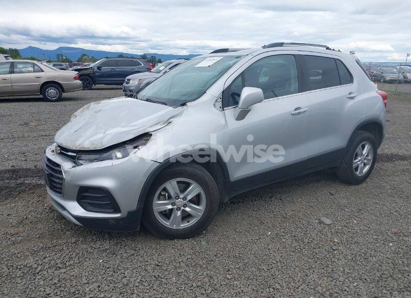 Photo 2 of 2017 Chevrolet Trax LT (VIN 3GNCJPSB9HL289449)