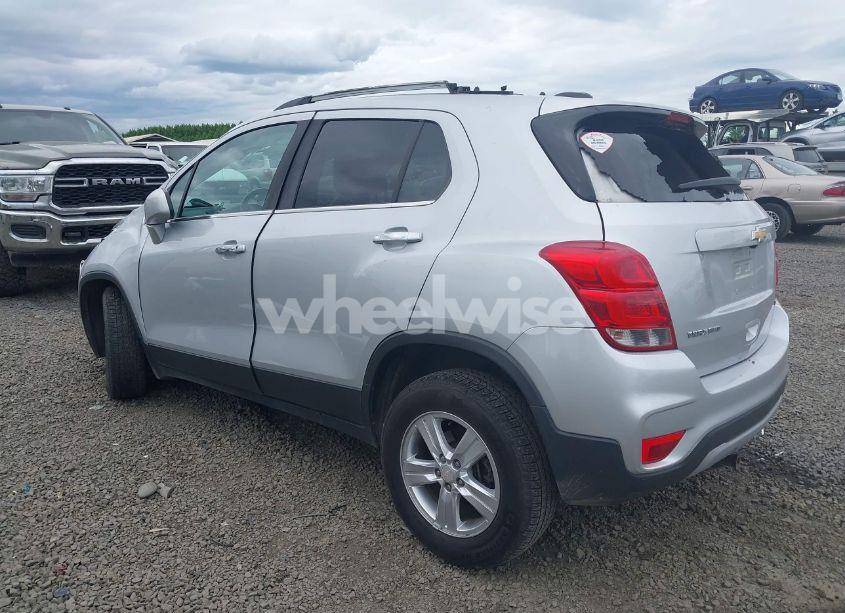 Photo 3 of 2017 Chevrolet Trax LT (VIN 3GNCJPSB9HL289449)