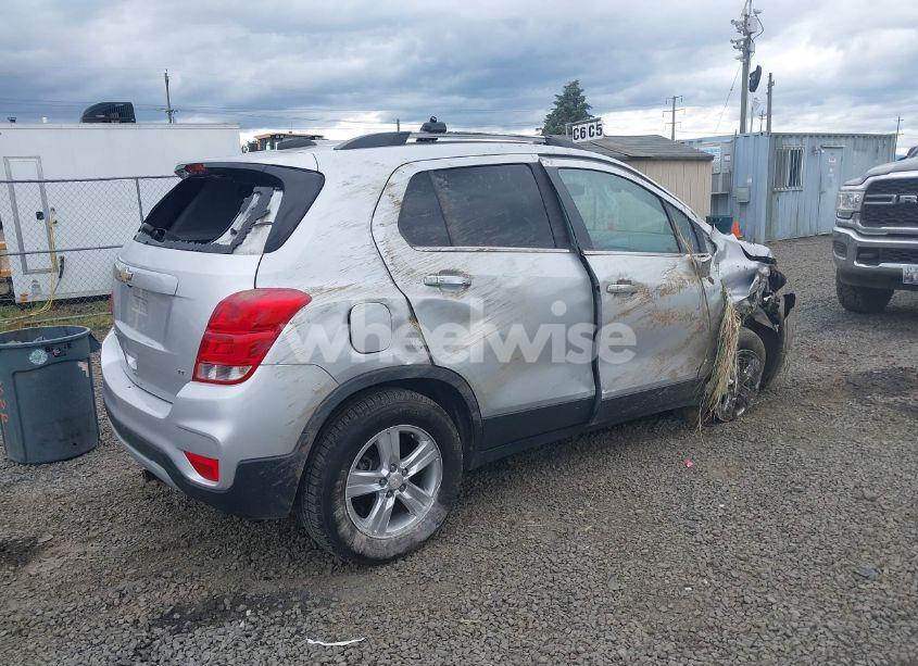 Photo 4 of 2017 Chevrolet Trax LT (VIN 3GNCJPSB9HL289449)