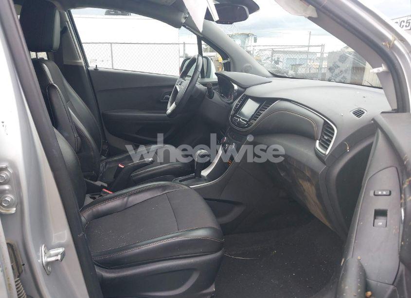 Photo 5 of 2017 Chevrolet Trax LT (VIN 3GNCJPSB9HL289449)