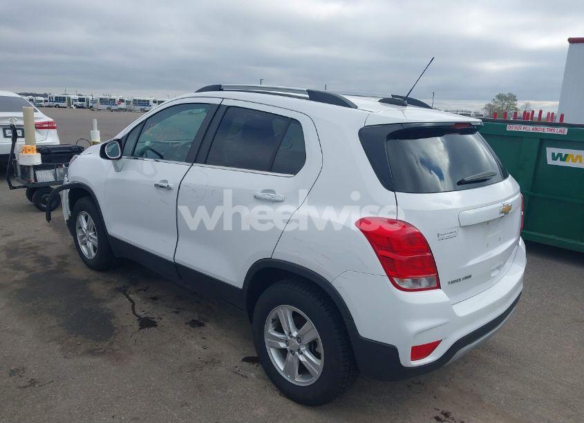 Photo 3 of 2018 Chevrolet Trax LT (VIN 3GNCJPSB9JL262760)