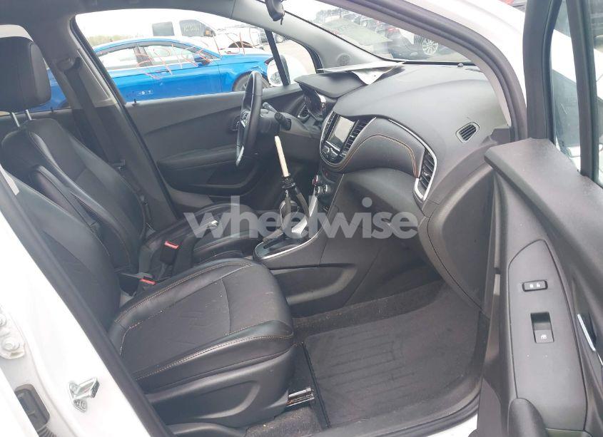 Photo 5 of 2018 Chevrolet Trax LT (VIN 3GNCJPSB9JL262760)