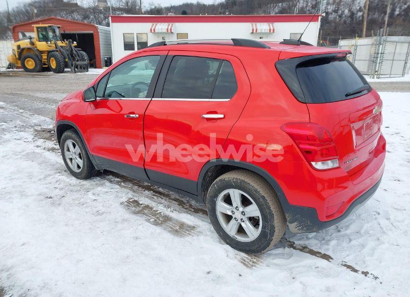 Photo 3 of 2018 Chevrolet Trax LT (VIN 3GNCJPSB9JL264525)