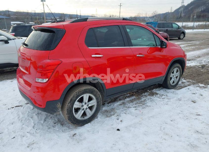 Photo 4 of 2018 Chevrolet Trax LT (VIN 3GNCJPSB9JL264525)
