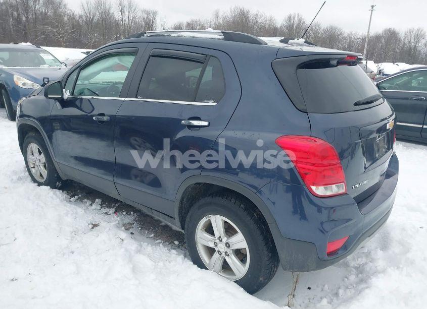 Photo 3 of 2018 Chevrolet Trax LT (VIN 3GNCJPSB9JL417453)