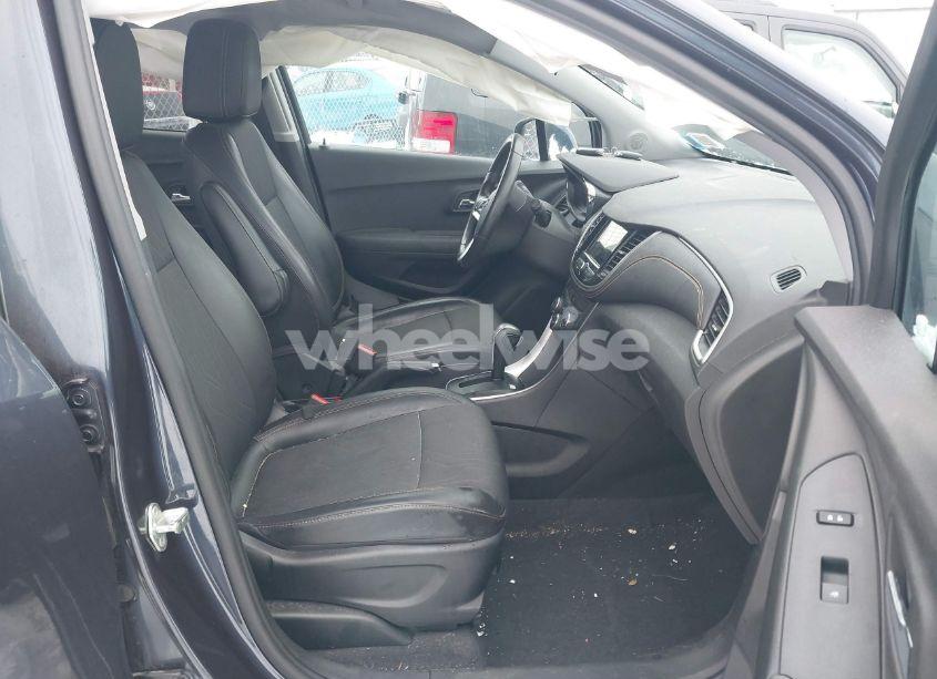 Photo 5 of 2018 Chevrolet Trax LT (VIN 3GNCJPSB9JL417453)