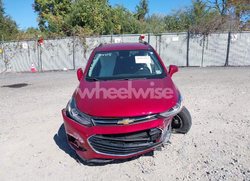 Photo 12 of 2019 Chevrolet Trax LT (VIN 3GNCJPSB9KL349608)