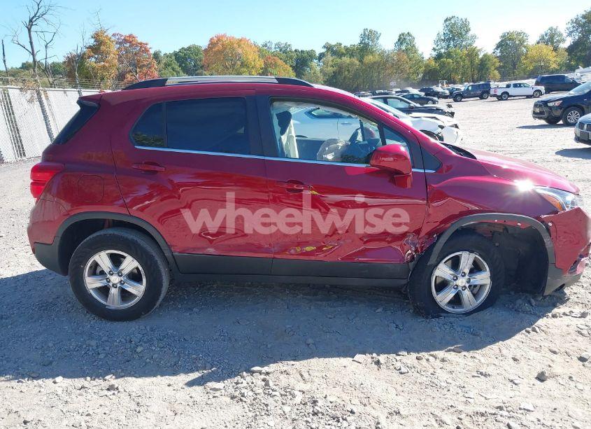 Photo 13 of 2019 Chevrolet Trax LT (VIN 3GNCJPSB9KL349608)
