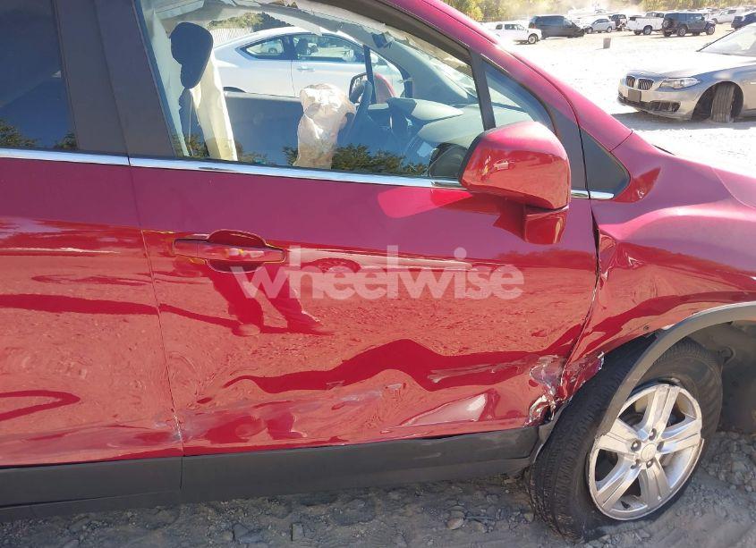 Photo 18 of 2019 Chevrolet Trax LT (VIN 3GNCJPSB9KL349608)