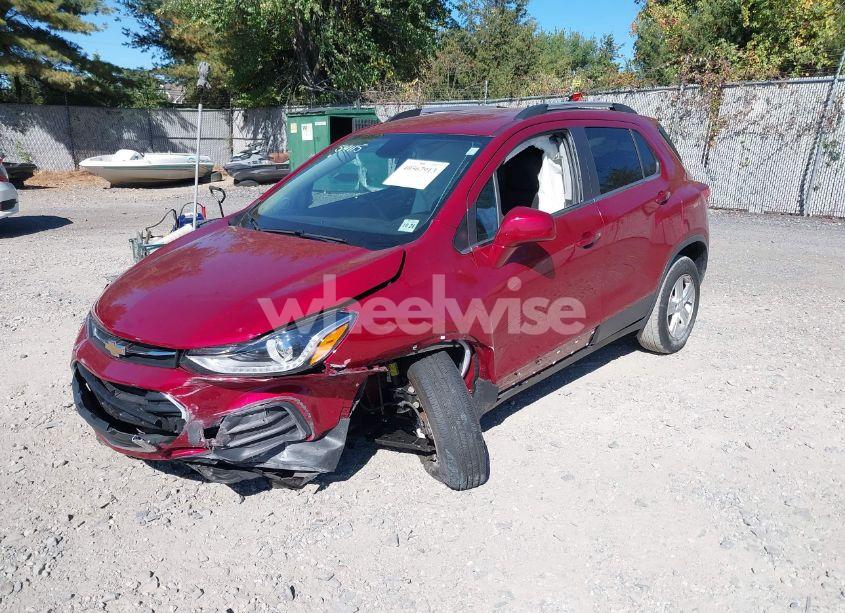 Photo 2 of 2019 Chevrolet Trax LT (VIN 3GNCJPSB9KL349608)