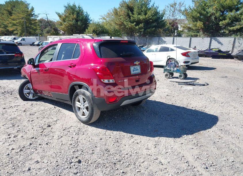 Photo 3 of 2019 Chevrolet Trax LT (VIN 3GNCJPSB9KL349608)