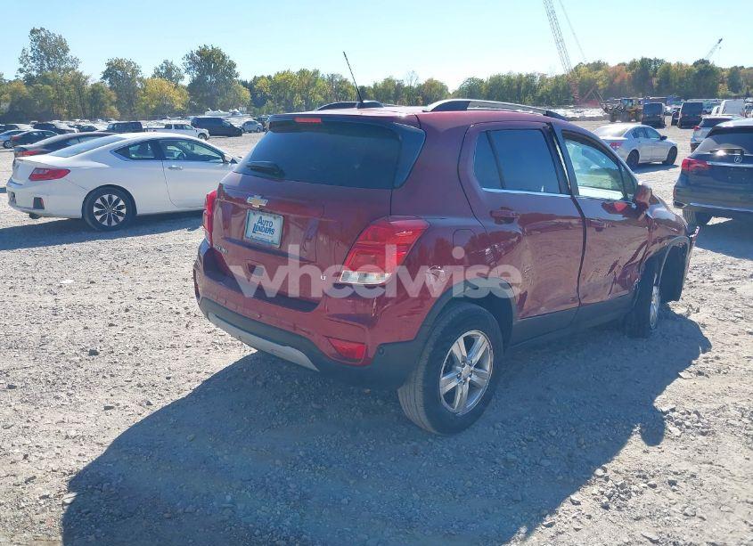 Photo 4 of 2019 Chevrolet Trax LT (VIN 3GNCJPSB9KL349608)